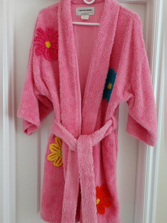 Canyon Group Other - Canyon Group Robe Pink with Vibrant Flowers